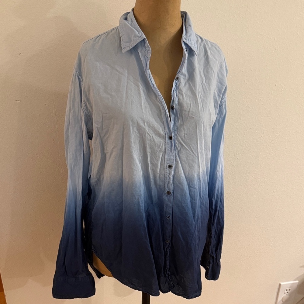 XiRENA sz S ombre blue 100% cotton button down shirt, great pre owned condition